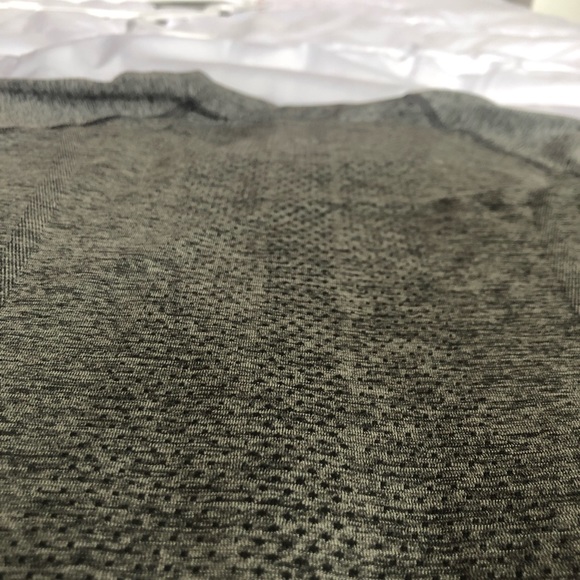 In great condition, no stains or holes, size 8, color is grey - Picture 1 of 4